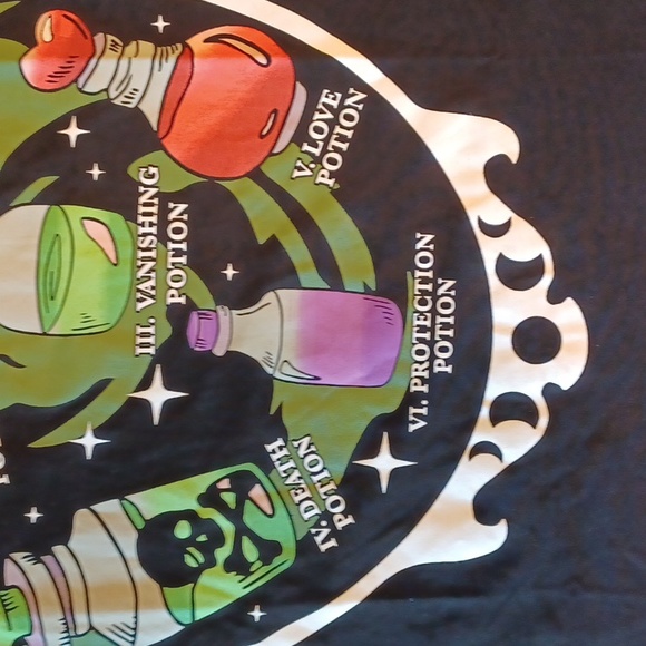 DOLLSKILL 2x TRICKZ N TREATZ BLACK SHORT-SLEEVED guide to potions - Picture 9 of 13